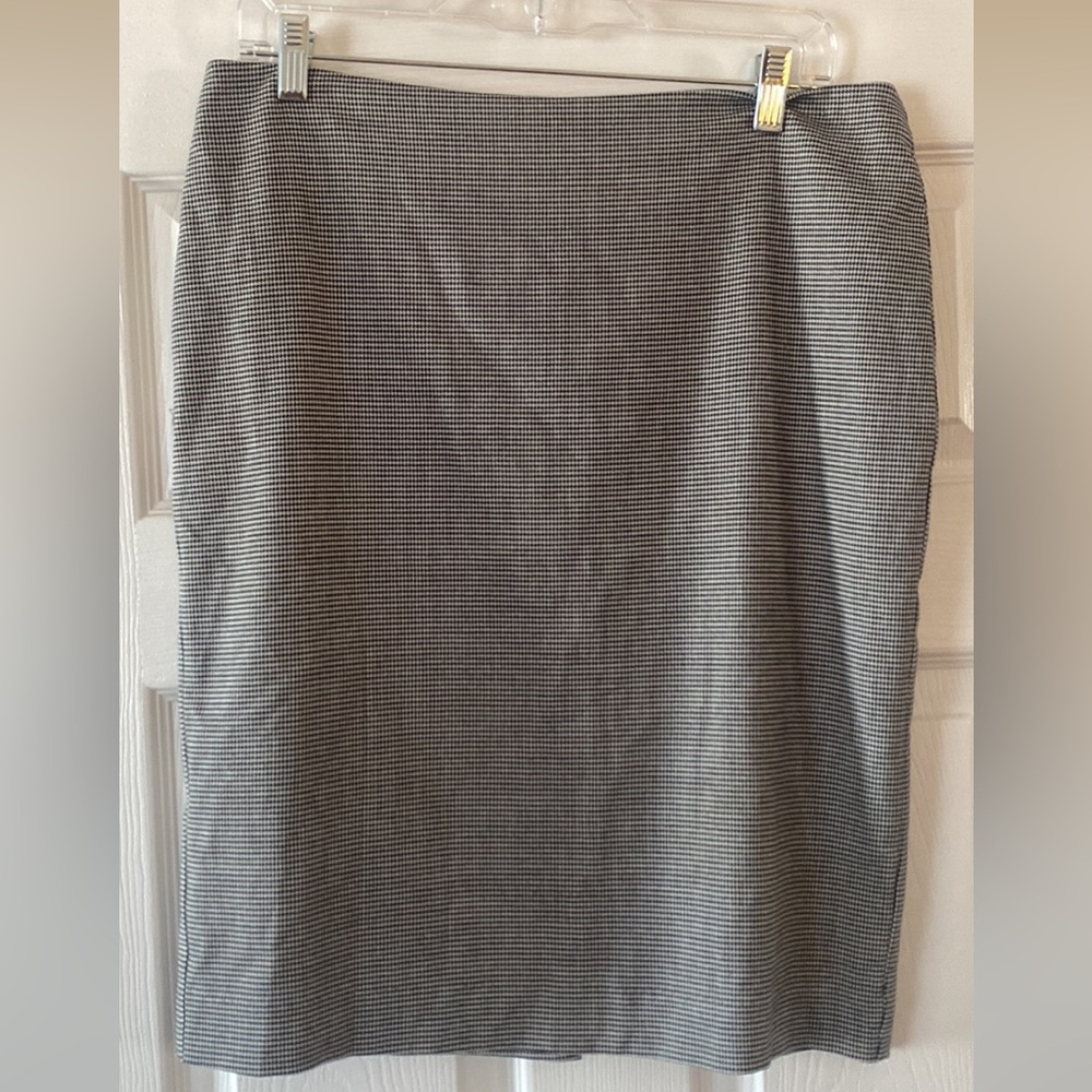 Lot of 12 White House Black Market Skirts size 8 or medium